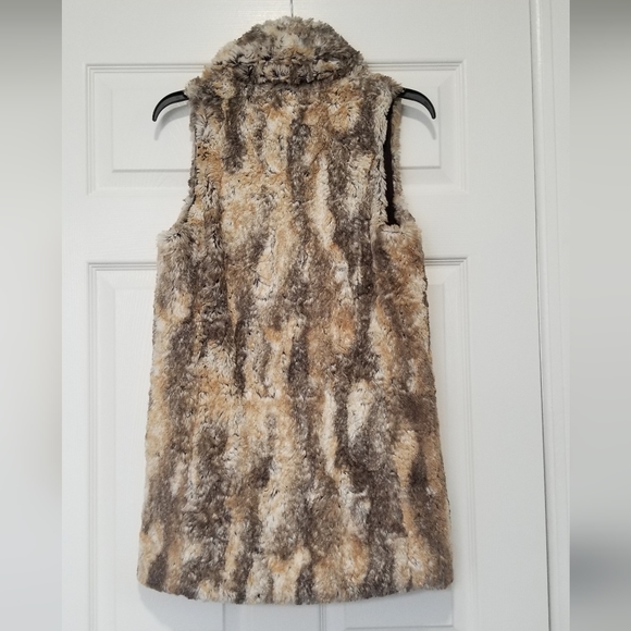 Alice + Olivia Tan White & Grey Marbled Faux Fur Open Vest Size Small - Picture 7 of 14